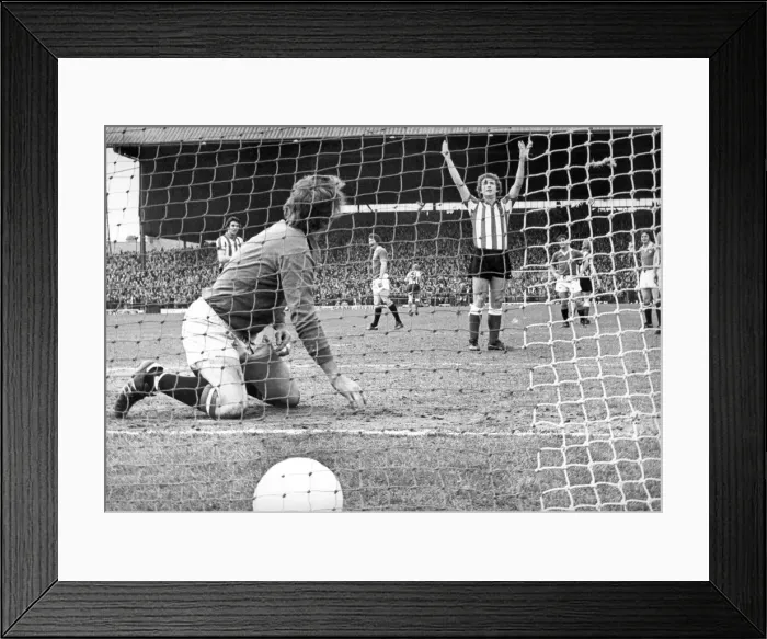 Framed Print : Sunderland Associated Football Club - Action from Sunderland v Manchester United 11 April Framed Print : Sunderland Associated Football Club - Action from Sunderland v Manchester United 11 April