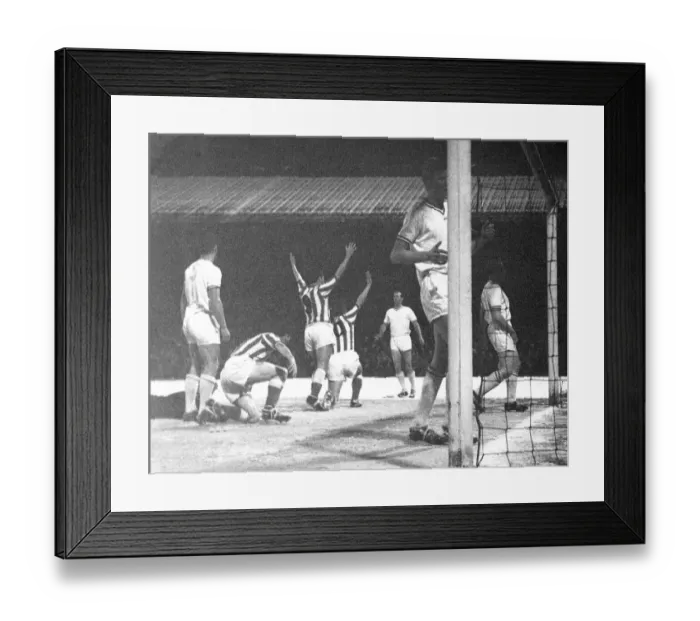 Framed Print : Sunderland Associated Football Club - FA Cup 4th round replay v Gravesend 18 February Framed Print : Sunderland Associated Football Club - FA Cup 4th round replay v Gravesend 18 February