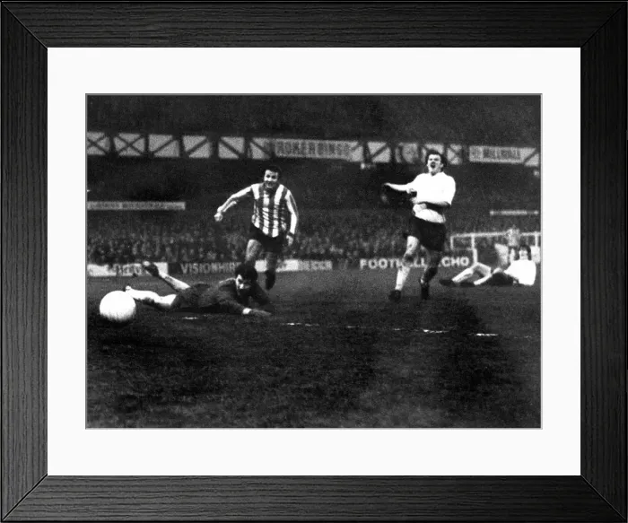 Framed Print : Sunderland Associated Football Club - FA Cup 3rd round replay against Notts County 16 Framed Print : Sunderland Associated Football Club - FA Cup 3rd round replay against Notts County 16