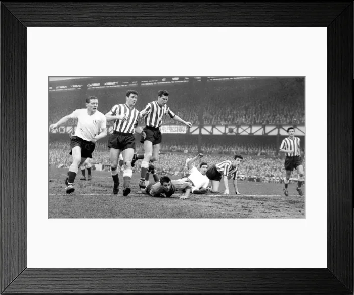 Framed Print : Sunderland Associated Football Club - F. A. Cup 1961, Sixth Round - Sunderland 1 v Framed Print : Sunderland Associated Football Club - F. A. Cup 1961, Sixth Round - Sunderland 1 v