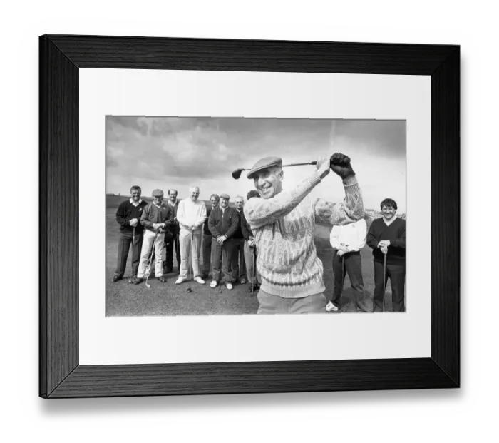 Framed Print : Sunderland Associated Football Club - Bob Stokoe tees off at Whitburn Golf Club to launch