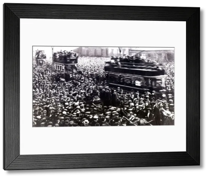Framed Print : FA Cup 1910. Newcastle United cup winners, greeted outside Central Station when they Framed Print : FA Cup 1910. Newcastle United cup winners, greeted outside Central Station when they