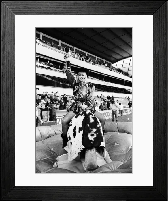 Framed Print : Tottenham Hotspur v Ipswich Town league match at White Hart Lane January 1984 Framed Print : Tottenham Hotspur v Ipswich Town league match at White Hart Lane January 1984