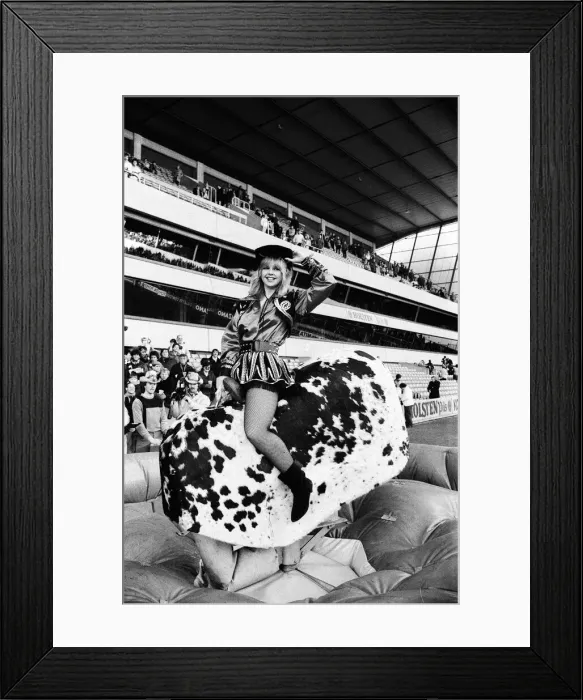 Framed Print : Tottenham Hotspur v Ipswich Town league match at White Hart Lane January 1984 Framed Print : Tottenham Hotspur v Ipswich Town league match at White Hart Lane January 1984