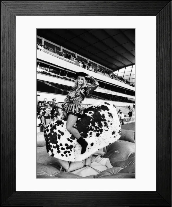 Framed Print : Tottenham Hotspur v Ipswich Town league match at White Hart Lane January 1984 Framed Print : Tottenham Hotspur v Ipswich Town league match at White Hart Lane January 1984