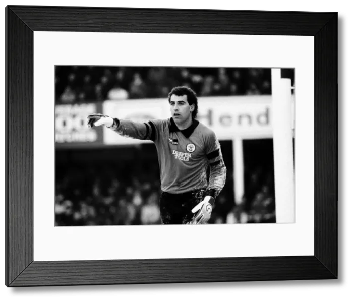 Framed Print : English League Division One match at The Dell. Southampton 1 v Manchester United 0 Framed Print : English League Division One match at The Dell. Southampton 1 v Manchester United 0