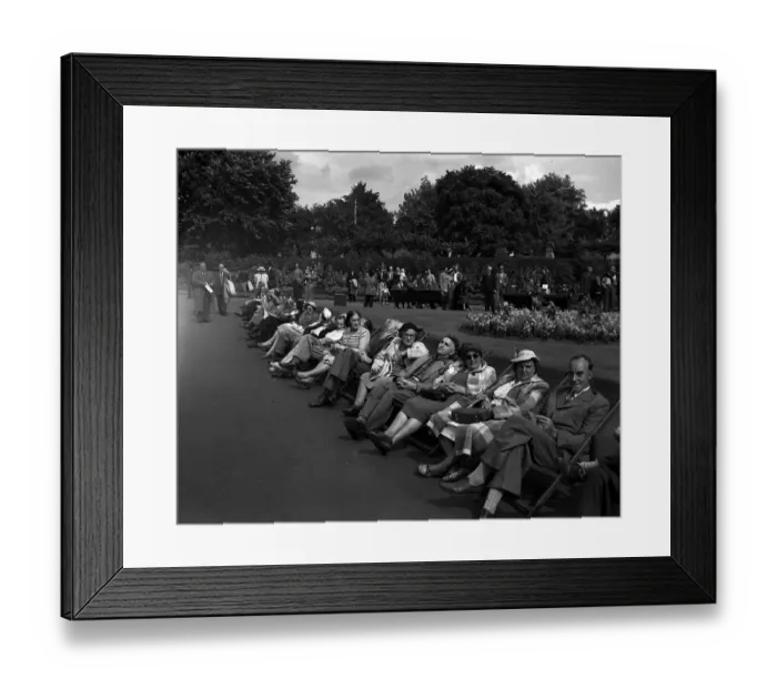 Framed Print : August bank Holiday - Scenes in London - August 1953
