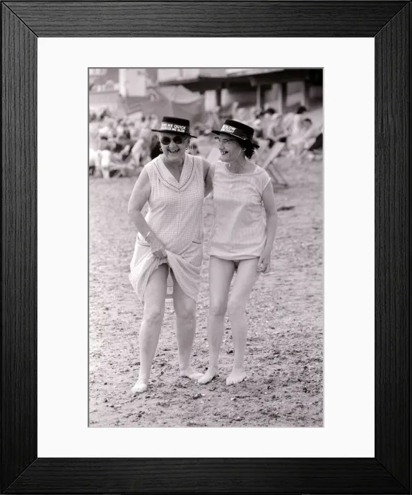 Framed Print : Cockney sisters May Pirie 56 and Lillian Hernandez 68 enjoy a day out at the seaside Framed Print : Cockney sisters May Pirie 56 and Lillian Hernandez 68 enjoy a day out at the seaside