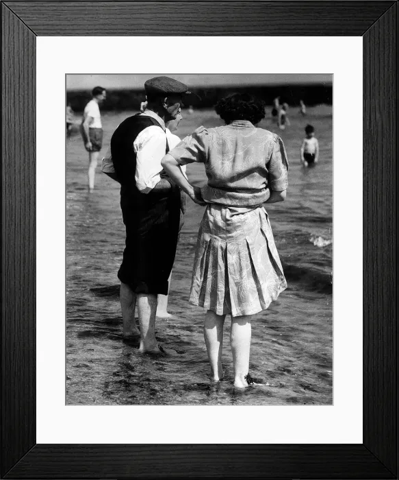 Framed Print : Old People on beach, bank, river bank family holiday. Unknown date Framed Print : Old People on beach, bank, river bank family holiday. Unknown date