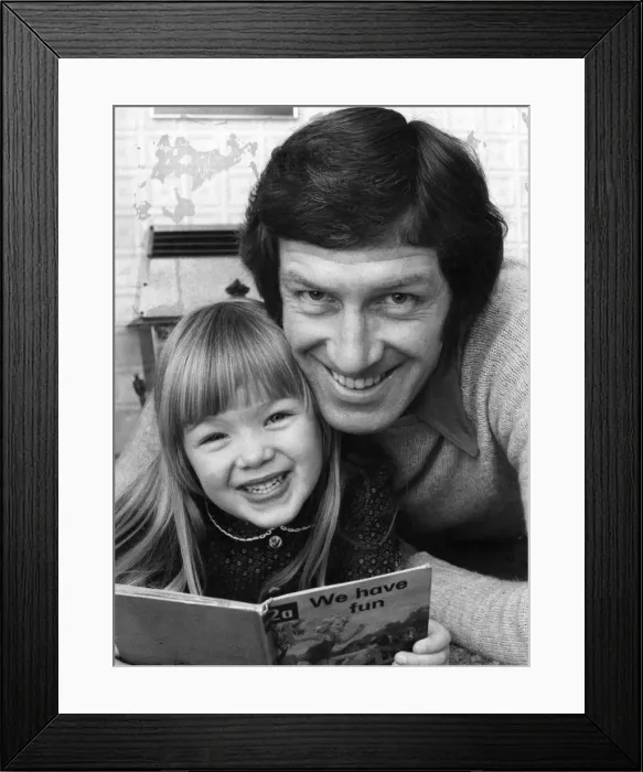 Framed Print : West Bromwich Albion skipper John Wile at home with his daughter, Helen, aged 5