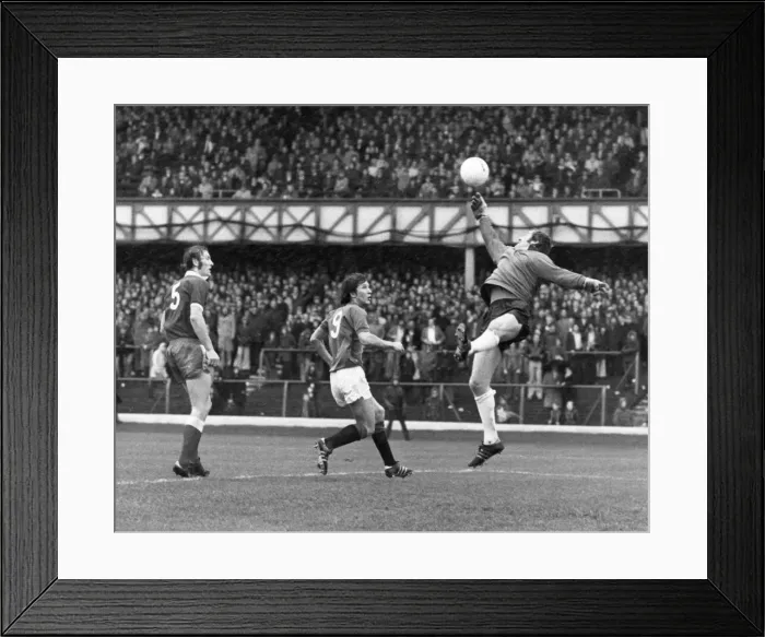 Framed Print : Glasgow Rangers v. Aberdeen. Dons keeper Andy Ceohegan makes a one handed save Framed Print : Glasgow Rangers v. Aberdeen. Dons keeper Andy Ceohegan makes a one handed save