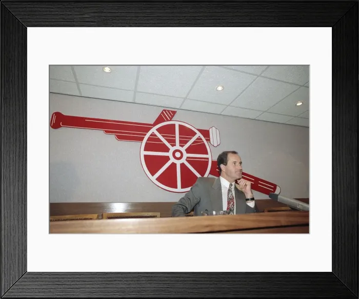 Framed Print : Arsenal manager George Graham speaks at a press confernce at Highbury Framed Print : Arsenal manager George Graham speaks at a press confernce at Highbury