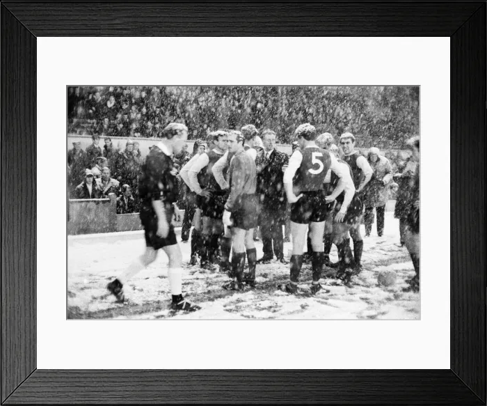 Framed Print : Sheffield Wednesday manager Alan Brown surrounded by his players as referee E. T Framed Print : Sheffield Wednesday manager Alan Brown surrounded by his players as referee E. T