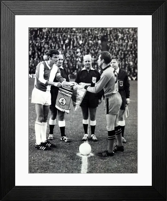 Framed Print : Doug Smith, Dundee United football player / Captain, September 1970 Framed Print : Doug Smith, Dundee United football player / Captain, September 1970