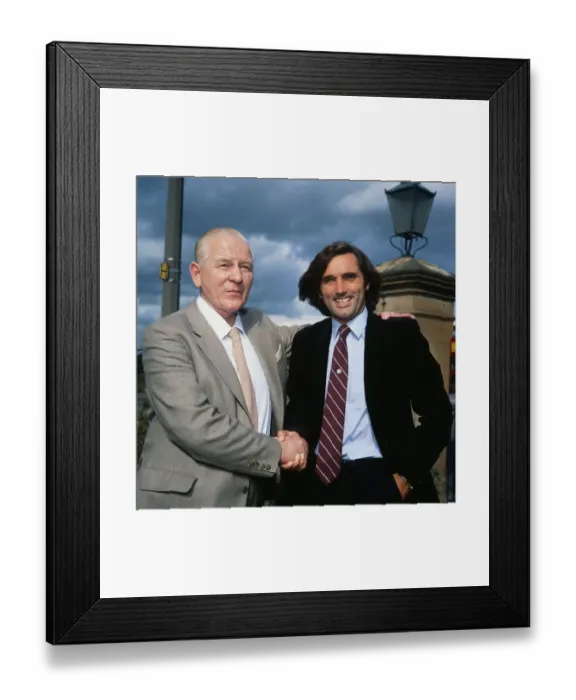 Framed Print : George Best Hibs Hibernian football player September 1980 With chairman Tom Hart Framed Print : George Best Hibs Hibernian football player September 1980 With chairman Tom Hart