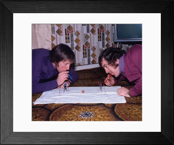 Framed Print : John Brownlie of Hibernian and Dixie Deans of Celtic playing blow football December 1972