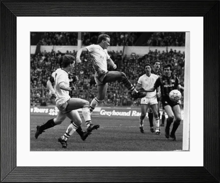 Framed Print : Chelsea v Manchester City Full Members Cup Final 1986 David Speedie score Framed Print : Chelsea v Manchester City Full Members Cup Final 1986 David Speedie score