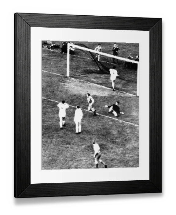 Framed Print : 1960 European Cup Final at Hampden Park, Glasgow, Real Madrid 7 v Eintracht