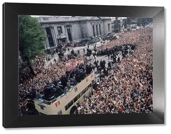 The Arsenal football team bus returns to a rapturous reception by thousands of fans