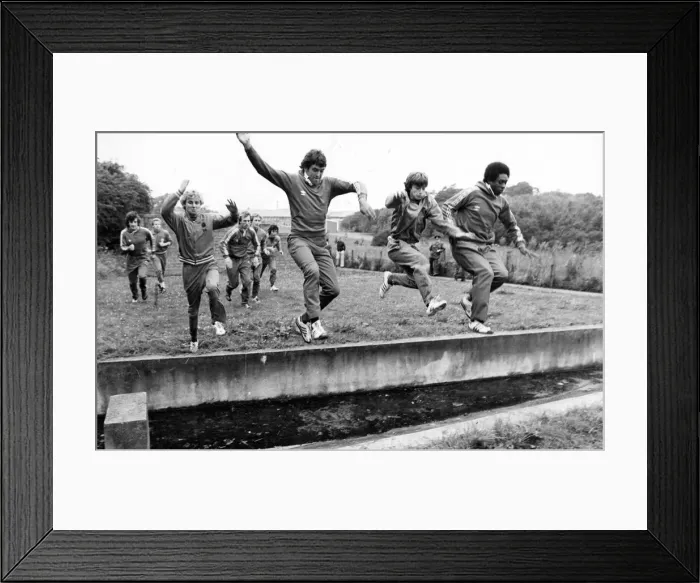 Framed Print : Sunderland Associated Football Club - The Sunderland Squad are put through their paces 31 Framed Print : Sunderland Associated Football Club - The Sunderland Squad are put through their paces 31