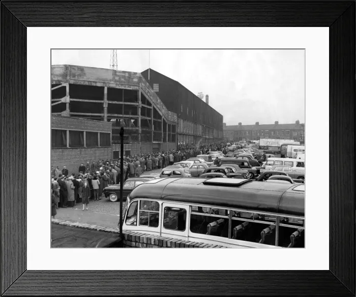 Framed Print : Sunderland Associated Football Club - Sunderland fans queue for tickets for Framed Print : Sunderland Associated Football Club - Sunderland fans queue for tickets for