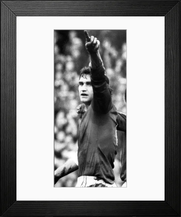 Framed Print : Footballer Larry Lloyd. Notts Forest player in action. 10th December 1977