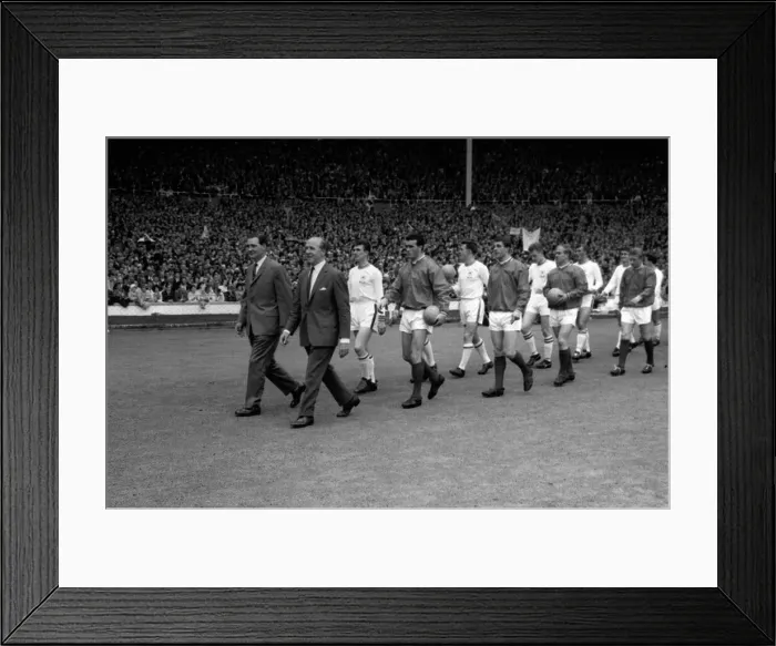 Framed Print : Matt Busby leads out Manchester United at Wembley 25th May 1963 for the FA Cup Final