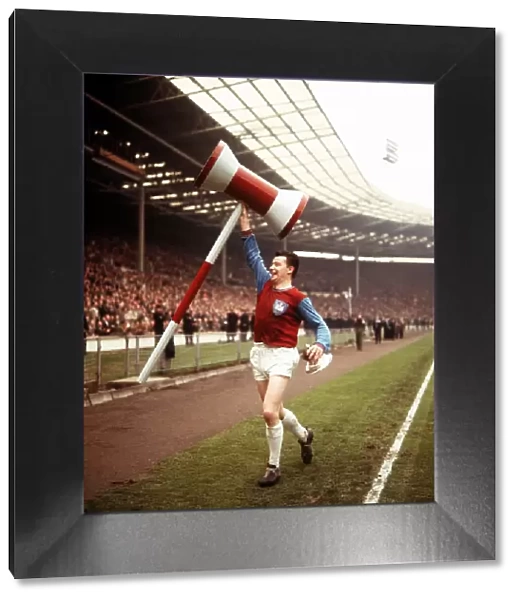 Johnny Byrne Football player for West Ham United runs around the pitch at Wembley with a