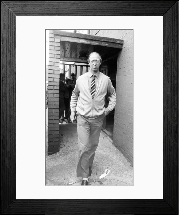 Framed Print : Jack Charlton leaving St. James Park for the last time as manager in August 1985 Framed Print : Jack Charlton leaving St. James Park for the last time as manager in August 1985