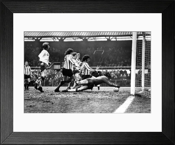 Framed Print : Sunderland Associated Football Club - Action from Sunderland v Portsmouth 5 March 1974