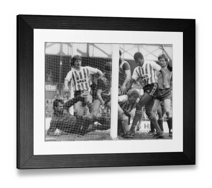 Framed Print : Sunderland Associated Football Club - Action from Sunderland v Stoke 3 May 1986 - Gary