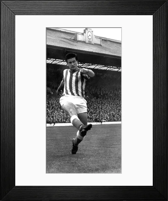Framed Print : Sunderland Associated Football Club - Stan Anderson 5 September 1962 Framed Print : Sunderland Associated Football Club - Stan Anderson 5 September 1962