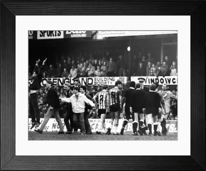 Framed Print : Sunderland Associated Football Club - Action from Sunderland v Notts County 19 March 1988 Framed Print : Sunderland Associated Football Club - Action from Sunderland v Notts County 19 March 1988