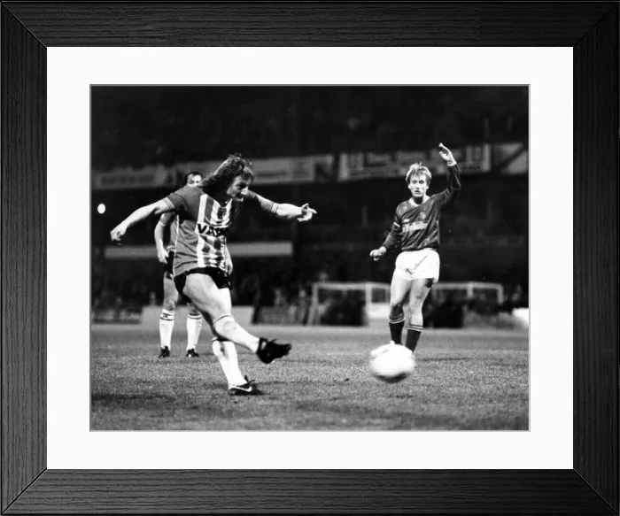 Framed Print : Sunderland Associated Football Club - Action from Sunderland v Southend 3 November 1987