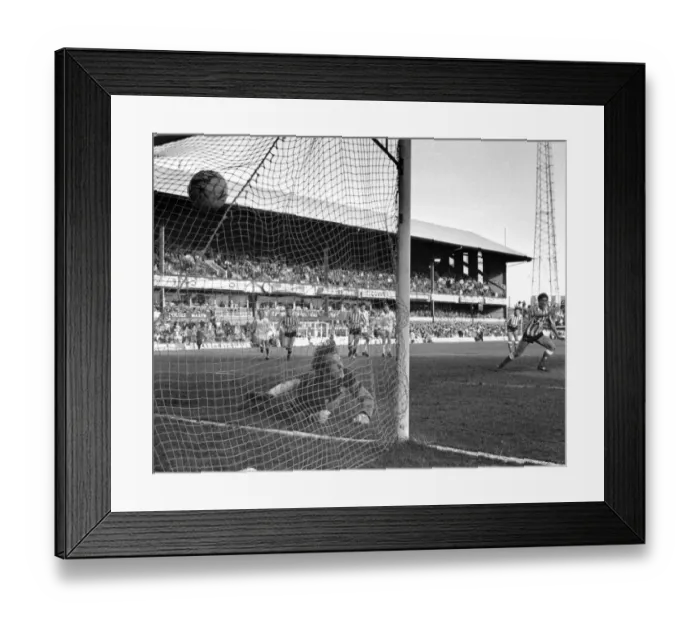 Framed Print : Sunderland Associated Football Club - Action from Sunderland v West Ham 1990
