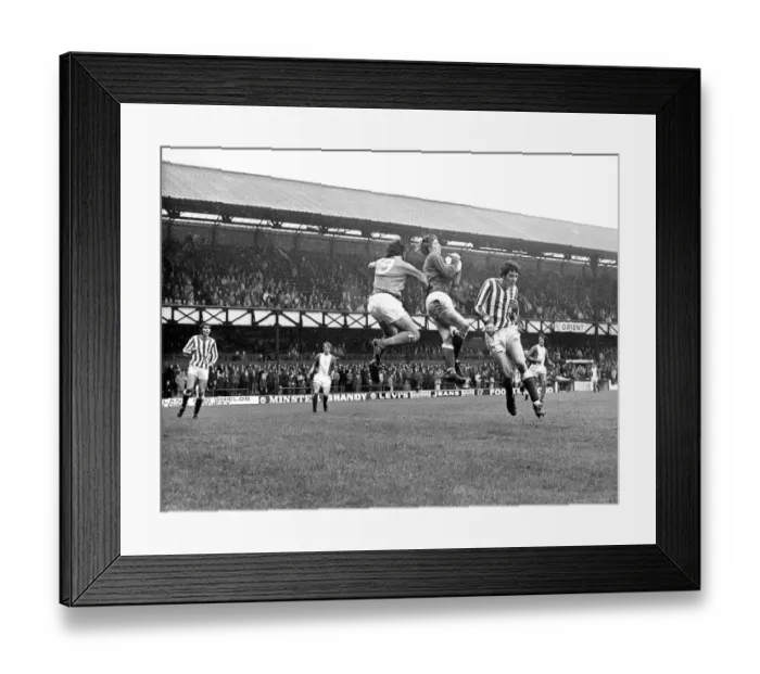 Framed Print : Sunderland Associated Football Club - Jim Montgomery in action Framed Print : Sunderland Associated Football Club - Jim Montgomery in action