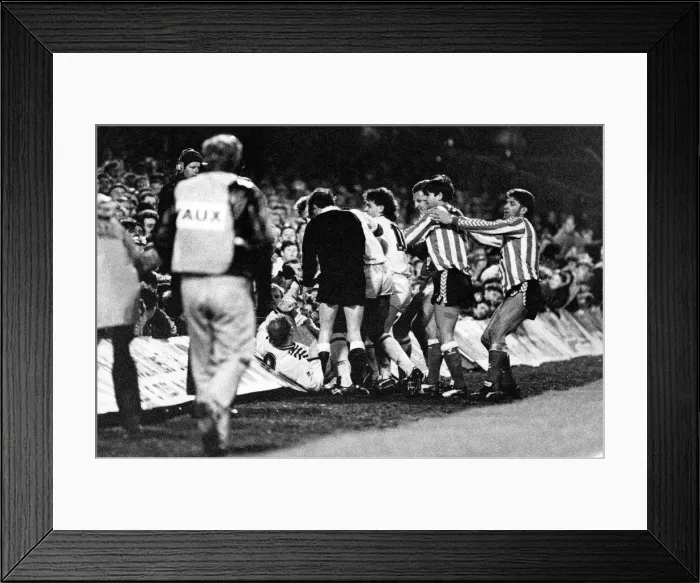 Framed Print : Sunderland Associated Football Club - Action from Sunderland v Coventry 18 January 1990 Framed Print : Sunderland Associated Football Club - Action from Sunderland v Coventry 18 January 1990