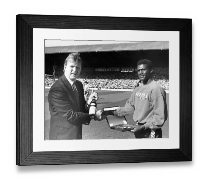 Framed Print : Sunderland Associated Football Club - Gary Bennett 25 September 1989 Framed Print : Sunderland Associated Football Club - Gary Bennett 25 September 1989