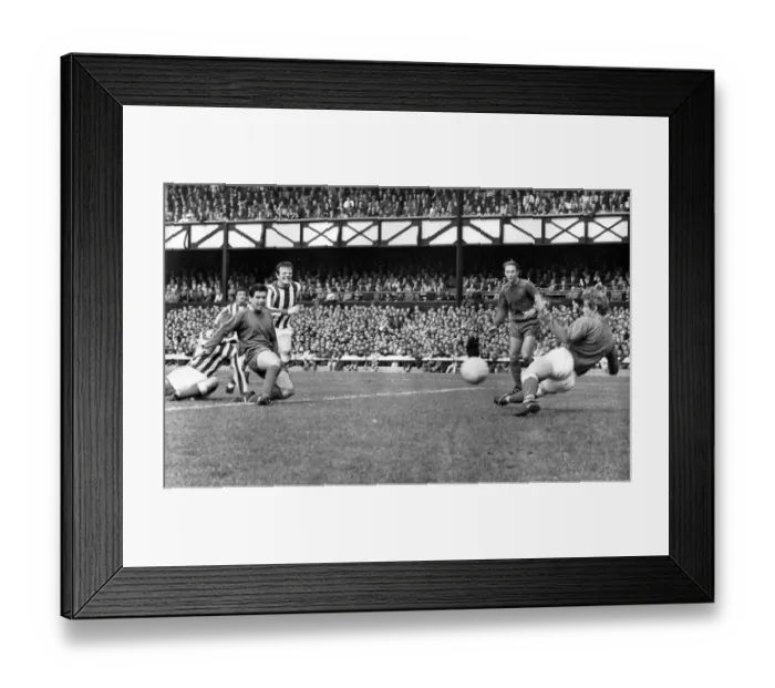 Framed Print : Sunderland Associated Football Club - Action from Sunderland v Newcastle 31 August 1968