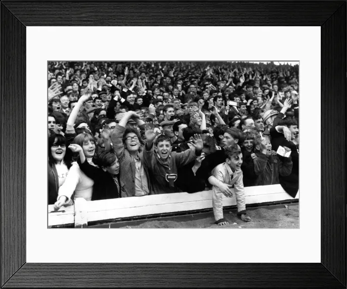 Framed Print : Sunderland Associated Football Club - The Sunderland fans go crazy at Roker Park 5