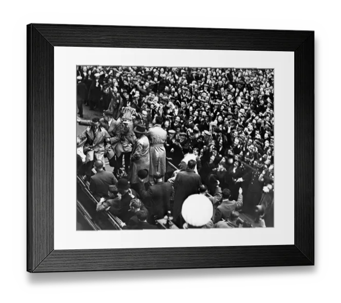 Framed Print : Sunderland Associated Football Club - Sunderland win the 1937 FA Cup - The roads were