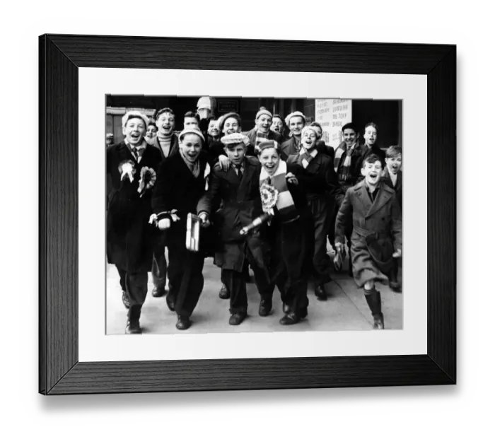 Framed Print : Sunderland Associated Football Club - Young Sunderland Fans after their team beat