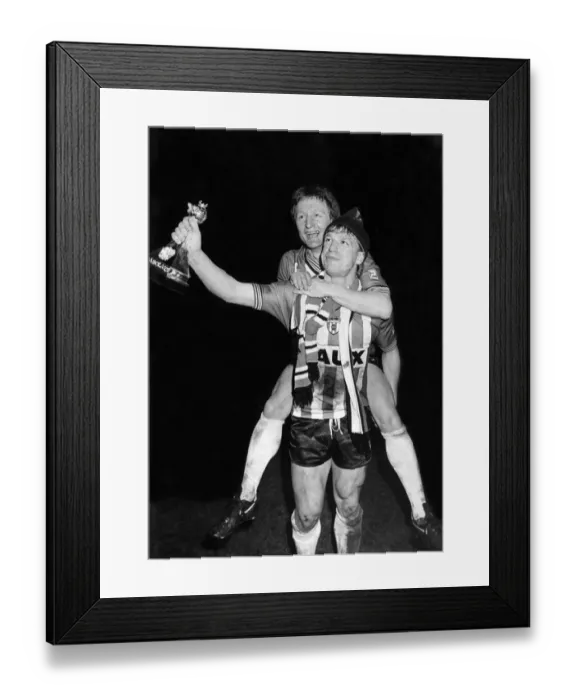 Framed Print : Sunderland Associated Football Club - Footballer Marco Gabbiadini celebrates with Eric