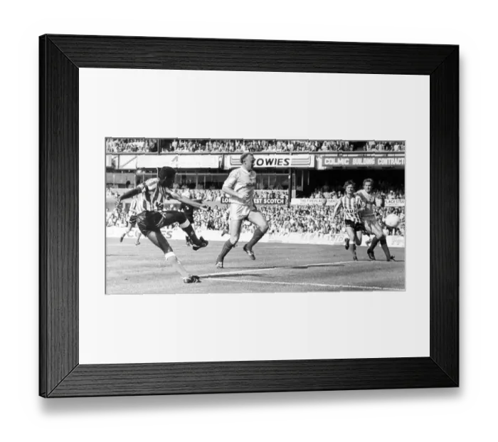 Framed Print : Sunderland Associated Football Club - Gary Bennett lashes home the Sunderland Goal Framed Print : Sunderland Associated Football Club - Gary Bennett lashes home the Sunderland Goal