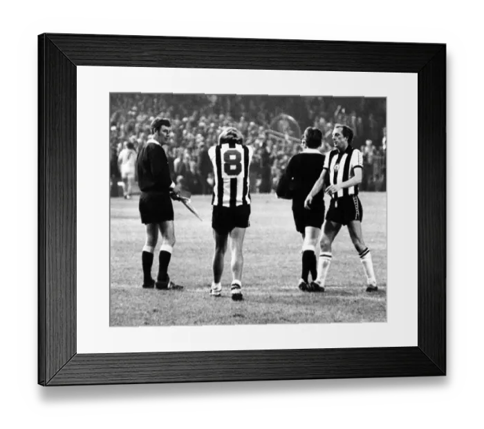 Framed Print : Newcastle United Action - Newcastle v Sunderland League Cup - 2nd round - 2nd Leg 6 Framed Print : Newcastle United Action - Newcastle v Sunderland League Cup - 2nd round - 2nd Leg 6