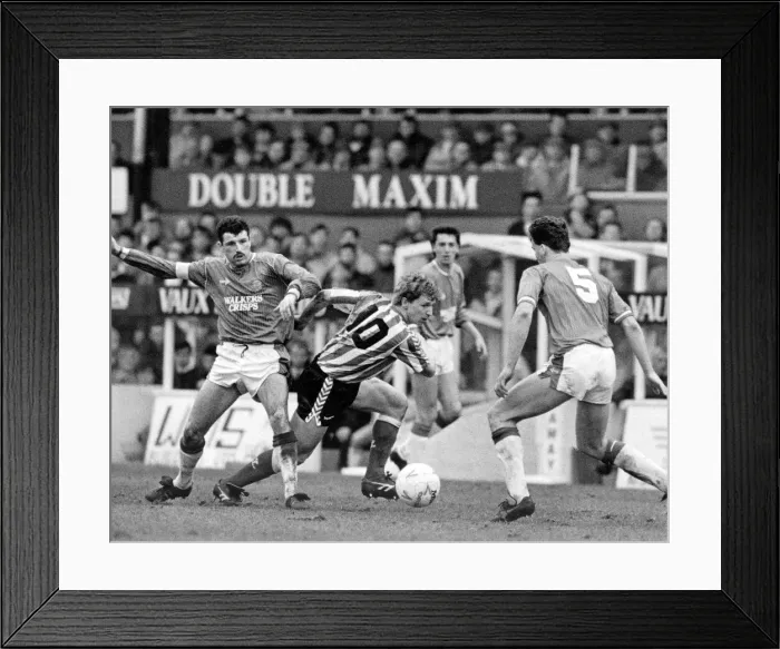 Framed Print : Sunderland Associated Football Club - Footballer Marco Gabbiadini springs to Leicester