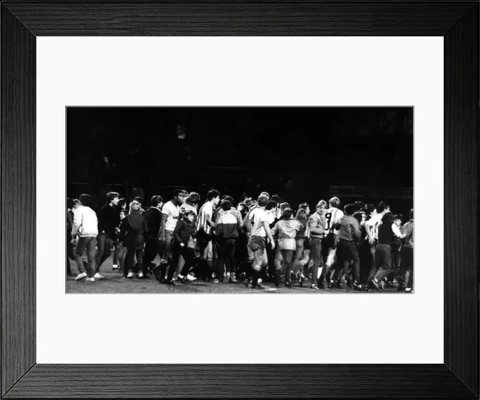 Framed Print : Sunderland Associated Football Club - The Sunderland run on the pitch when Sunderland