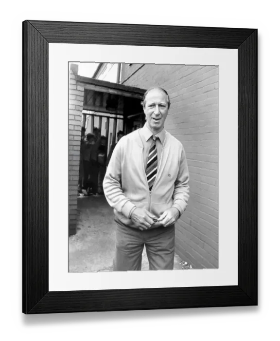 Framed Print : Jack Charlton leaving St. James Park for the last time as manager in August 1985 Framed Print : Jack Charlton leaving St. James Park for the last time as manager in August 1985