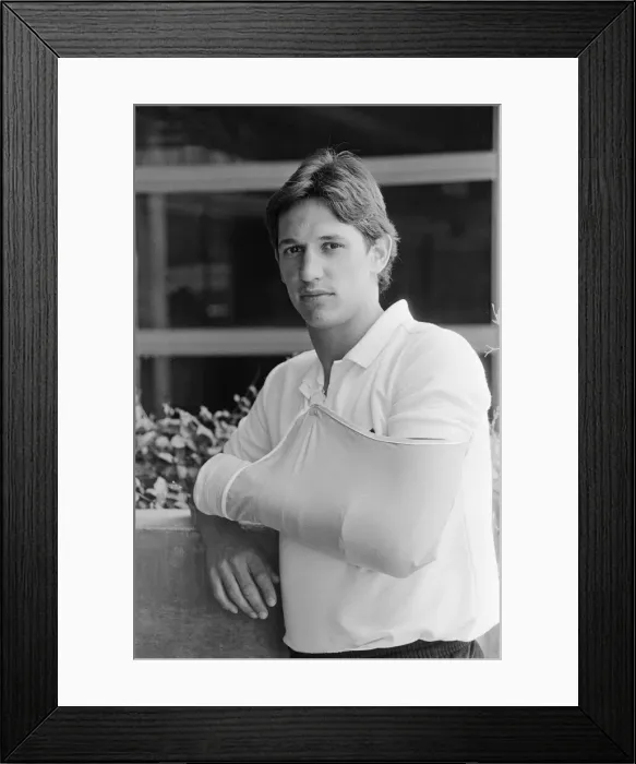 Framed Print : 1986 World Cup Finals in Mexico. Englands Gary Lineker with his arm in a sling