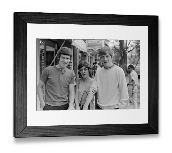 Framed Print : 1970 World Cup Finals in Mexico. England footballer Brian Kidd (left